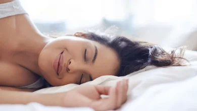 كيفية العناية بالبشرة قبل النوم: سرّ البشرة الصحية